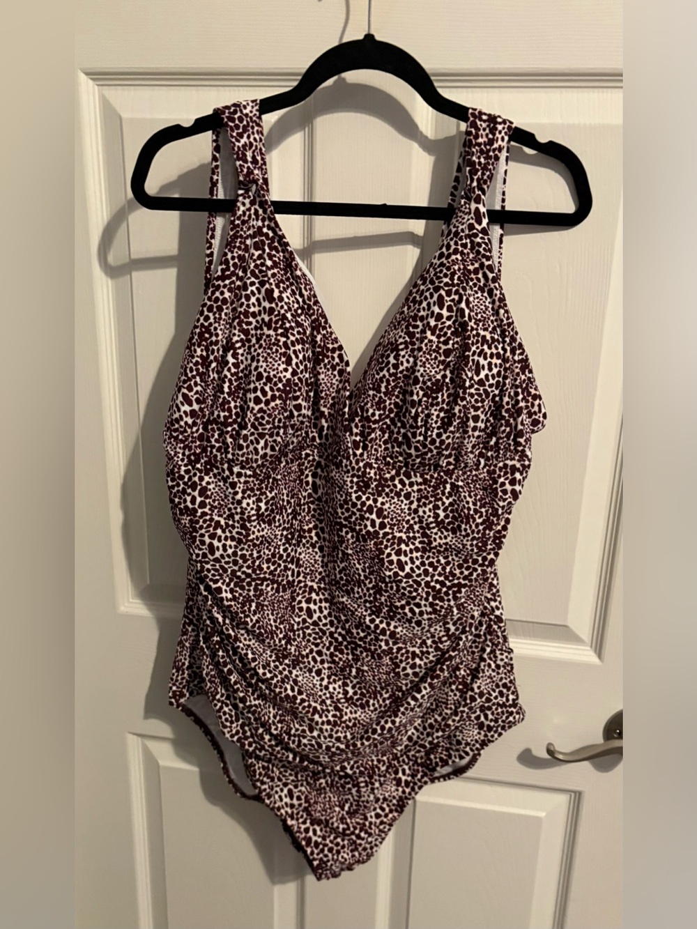 475- NWT magisculpt Animal print one piece swimsuit-26w